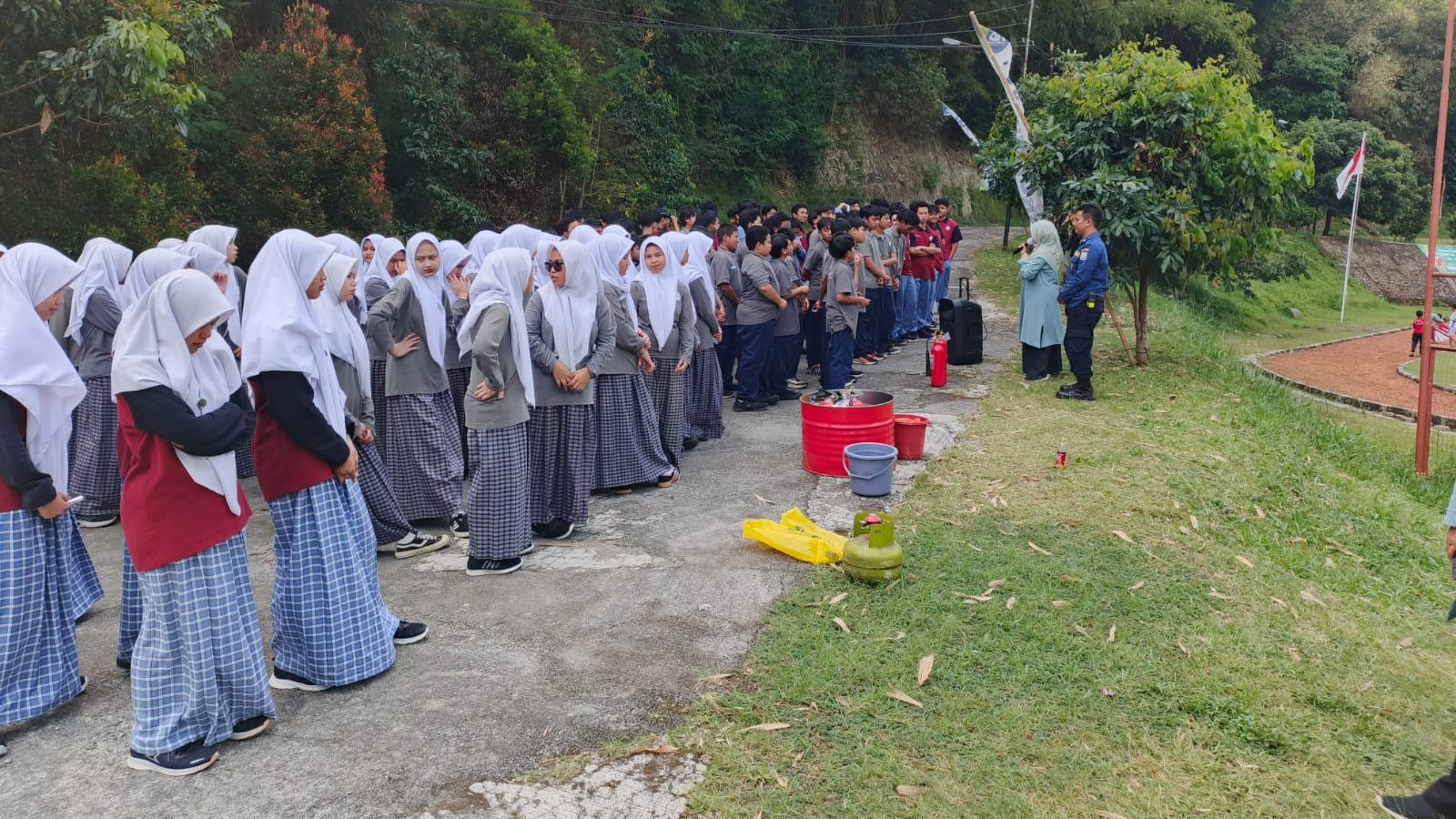 Belajar Tanggap Darurat: Santri Saintek Ikuti Simulasi Mitigasi Bencana
